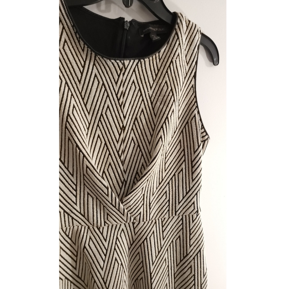 Banana Republic Black & White Sinched Front Fit & Flare Sleeveless Dress Sz 2